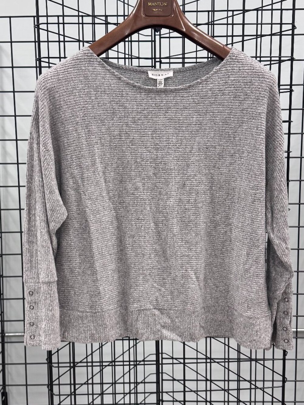 Rio & Rian NWT Gray L/S Sweater with Metal Snap Cuffs Size XL